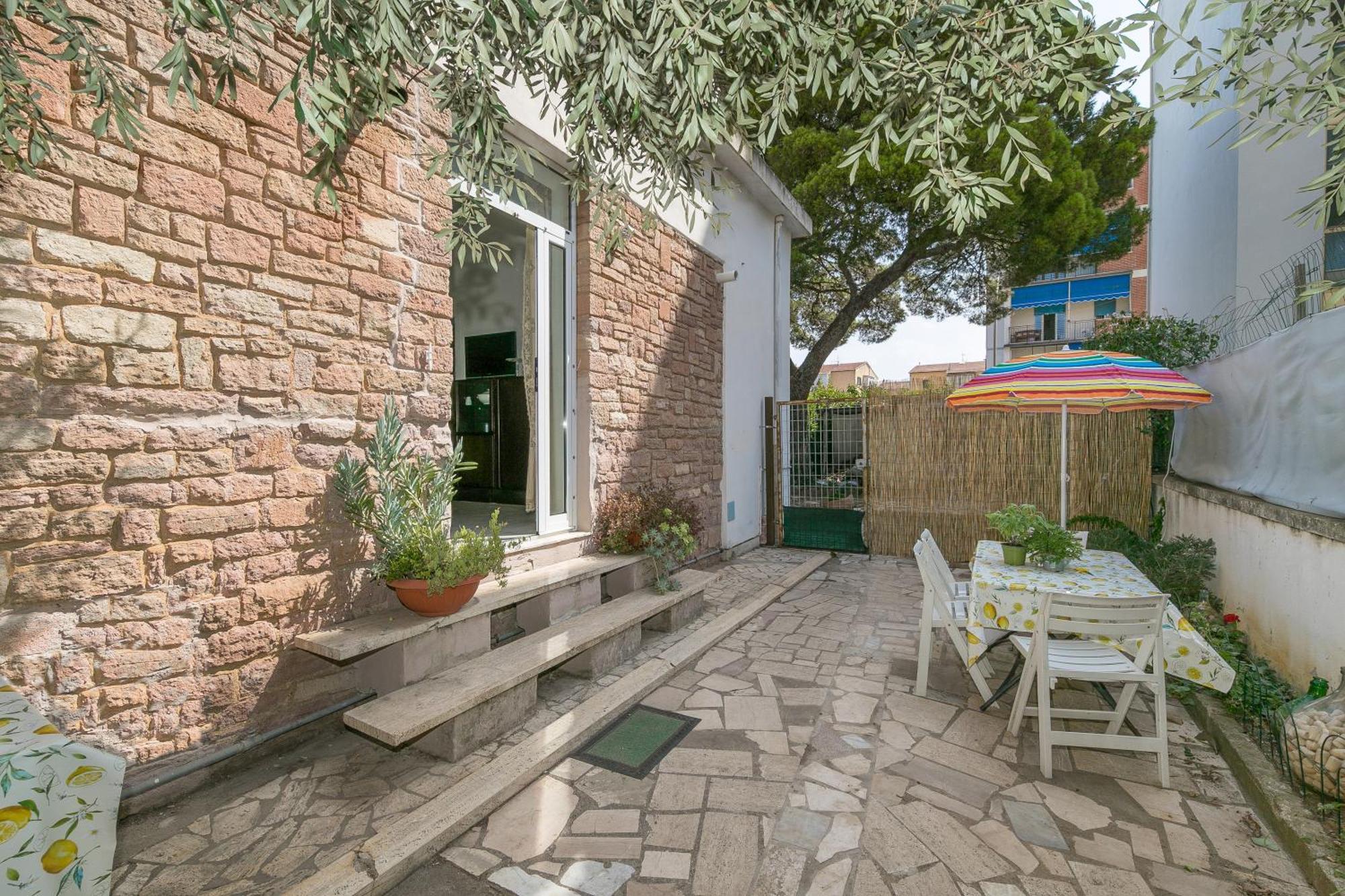 Appartamento Con Giardino A Due Passi Dal Mare Piombino Exterior photo